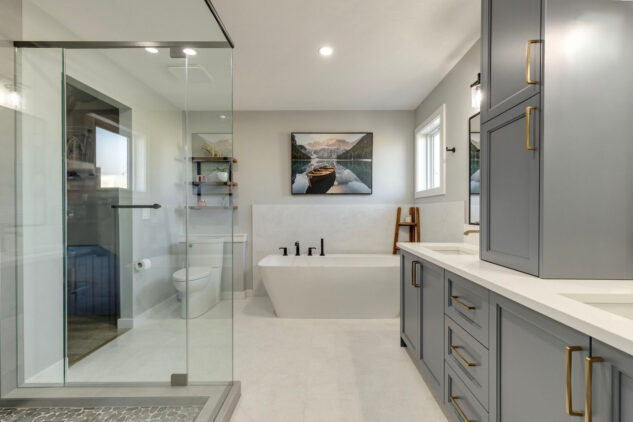 Ensuite with blue vanity